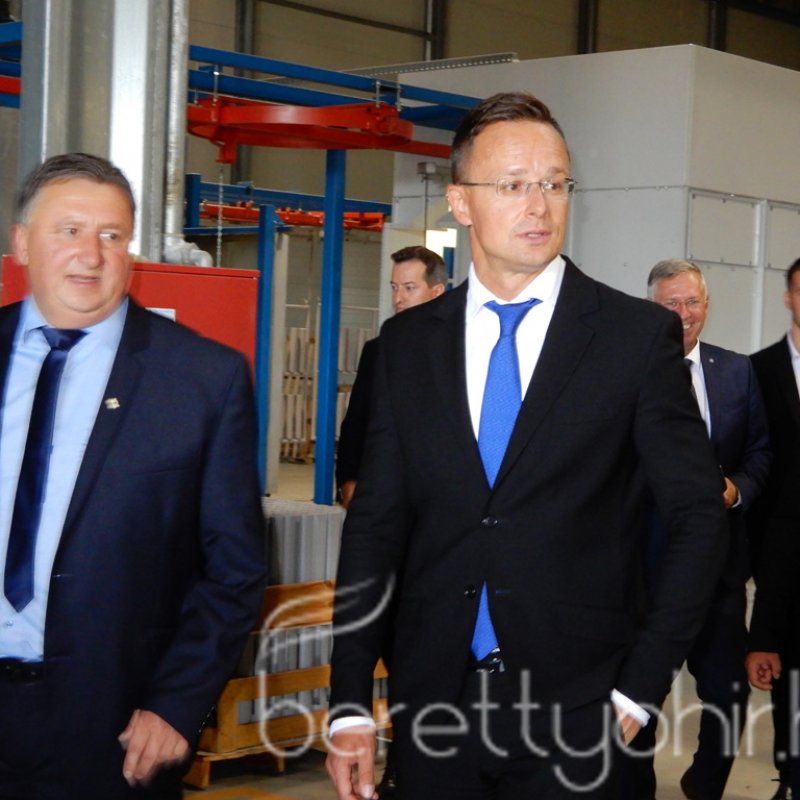 Szijjártó Péter látogatása a Mezei Vill-nél 37